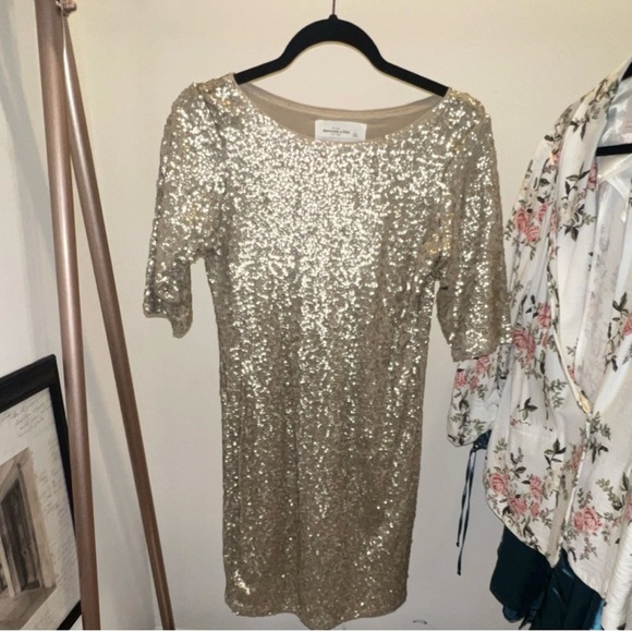 Abercrombie & Fitch Dresses & Skirts - Abercrombie & Fitch Gold Sequin Mini Dress